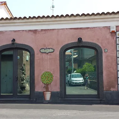 Oltre Il Giardino Pedara